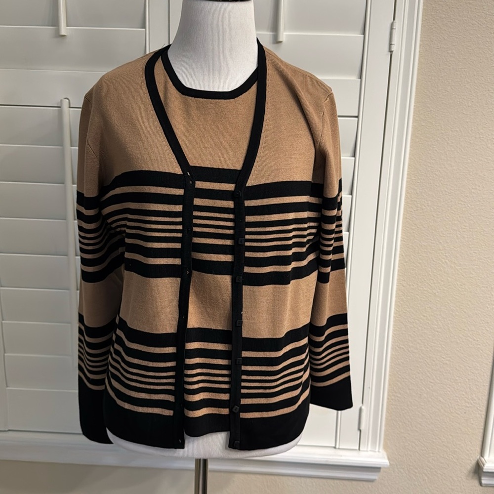 ￼ Two piece set